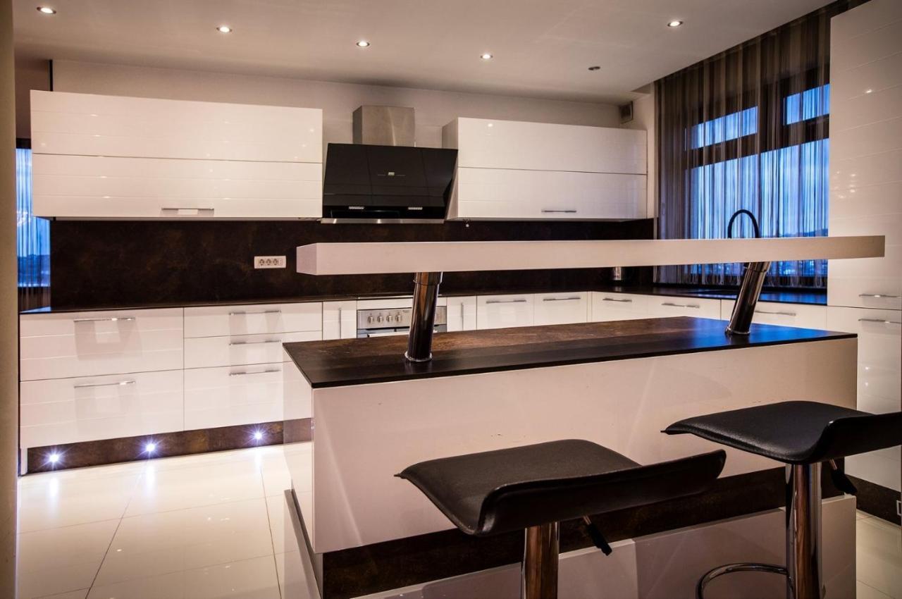 Bentley Apartments Приштина Экстерьер фото