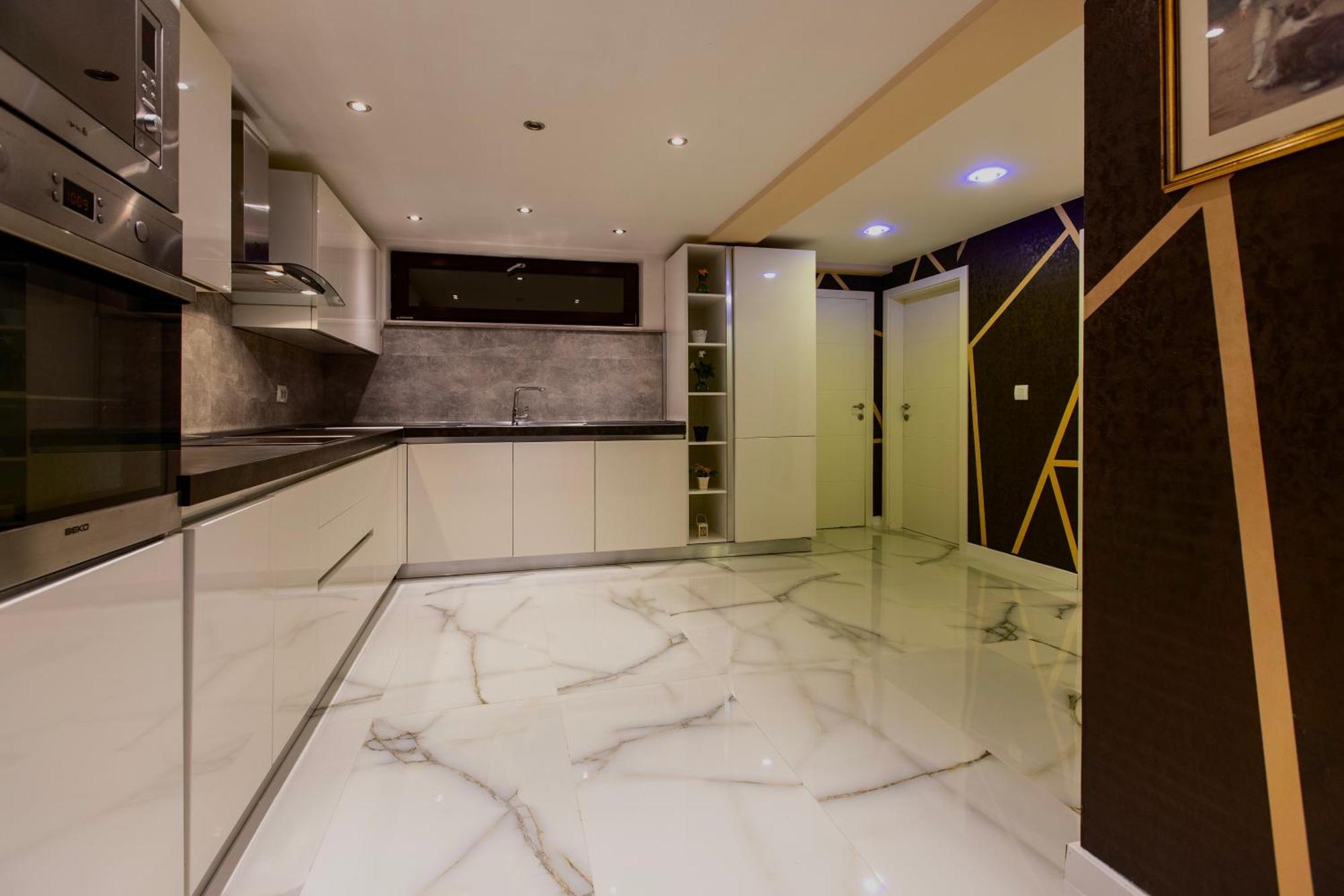 Bentley Apartments Приштина Экстерьер фото