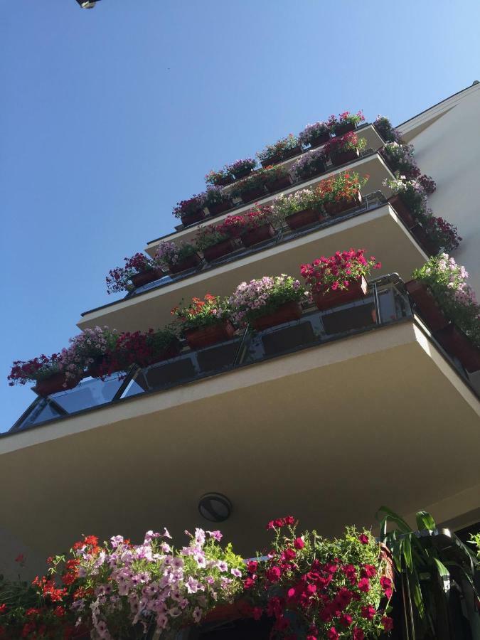 Bentley Apartments Приштина Экстерьер фото